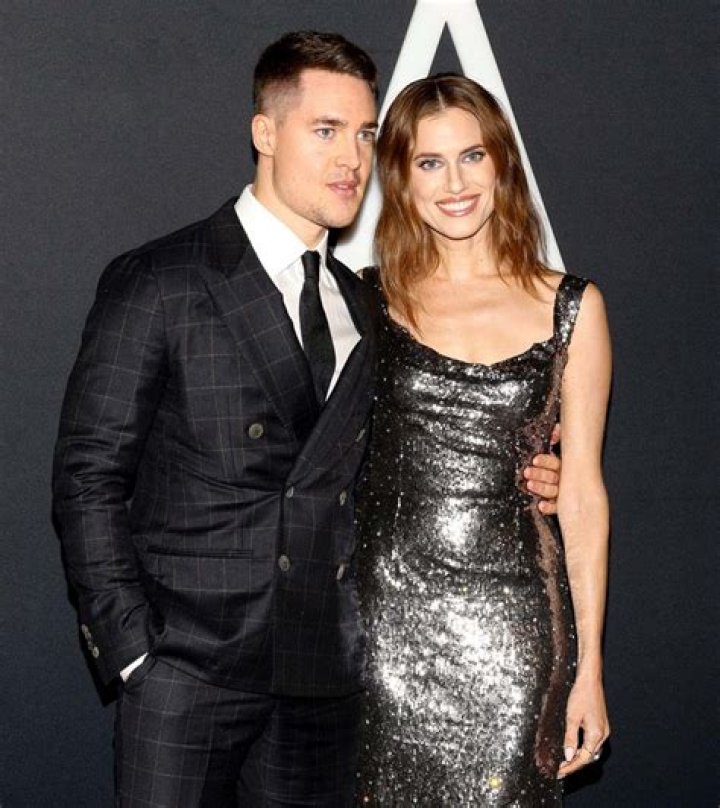
Alexander Dreymon and Allison Williams Got Secretly Engaged 