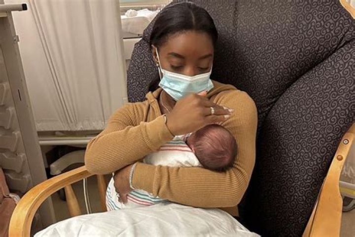 Simone Biles Cuddles Newborn Niece in Sweet Instagram Post: ‘I’m Excited to Spoil You!’